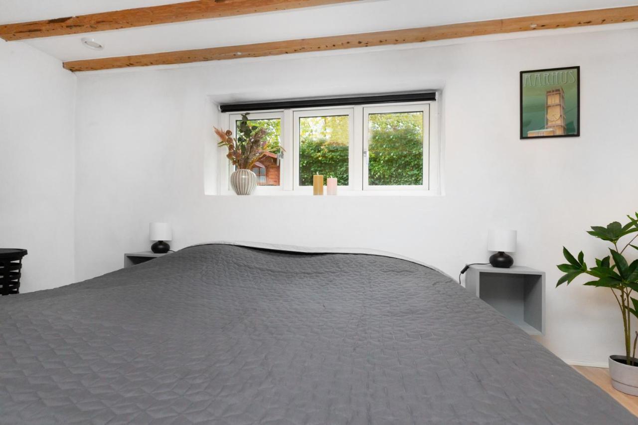 Moderne & Fuldt Udstyret Lejlighed M.Plads Til 4 Hojbjerg Exterior foto