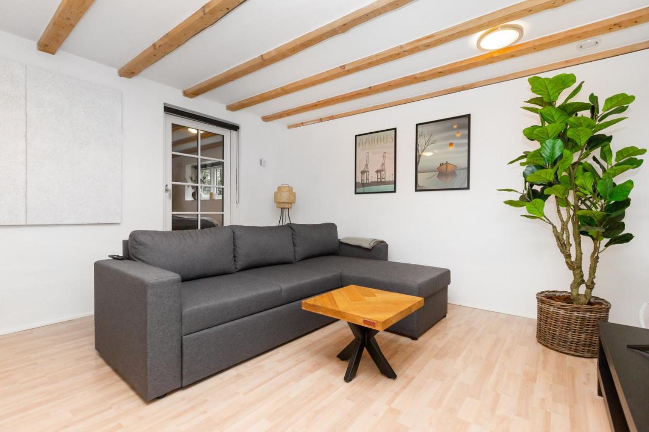 Moderne & Fuldt Udstyret Lejlighed M.Plads Til 4 Hojbjerg Exterior foto